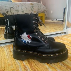 HELLO KITTY dr martens